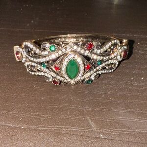 Elegant Gold and Green Women's Bracelet